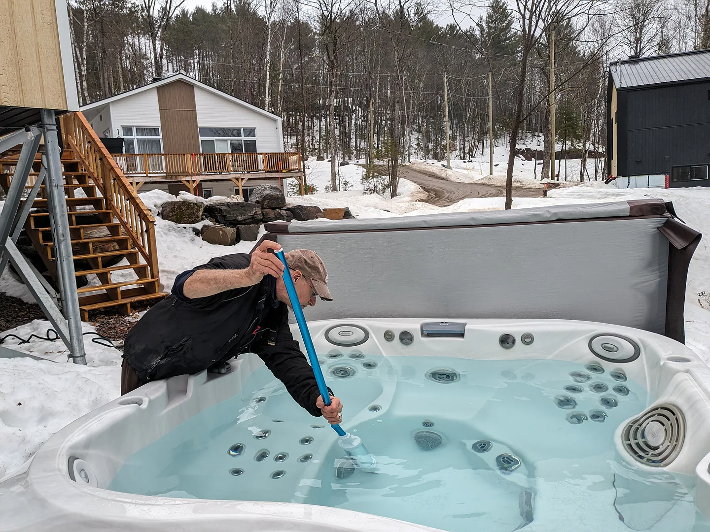 Spa extérieur entretenu par Ô Pure Spa